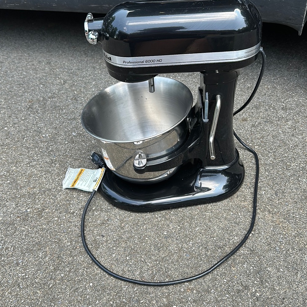 Black 2018 kitchen aid mixer barley used